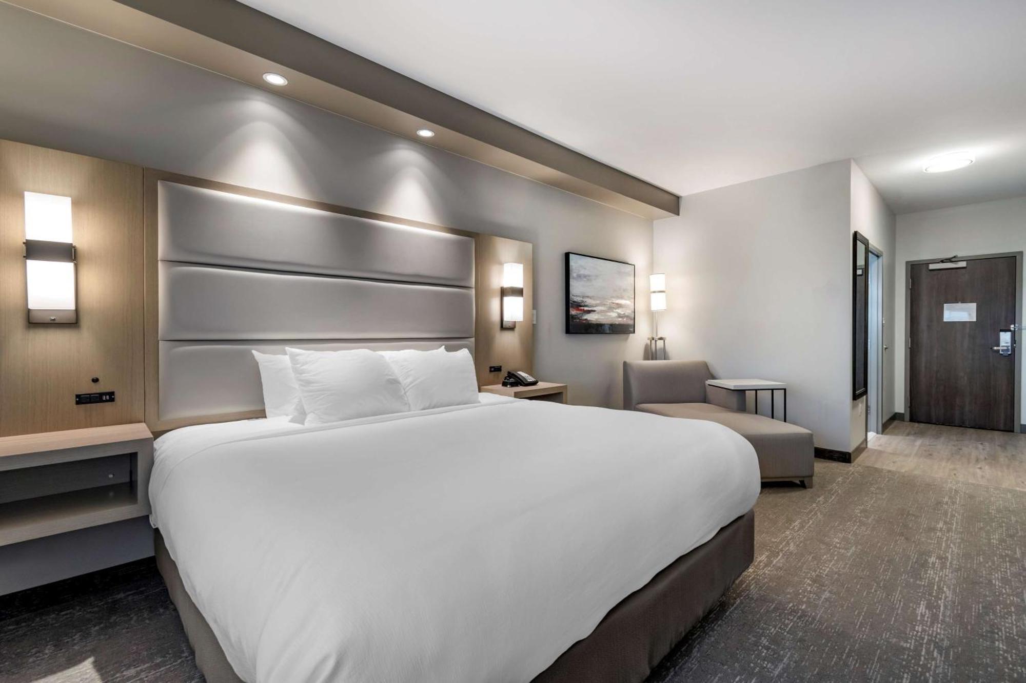 Best Western Premier Prince Albert Exterior photo