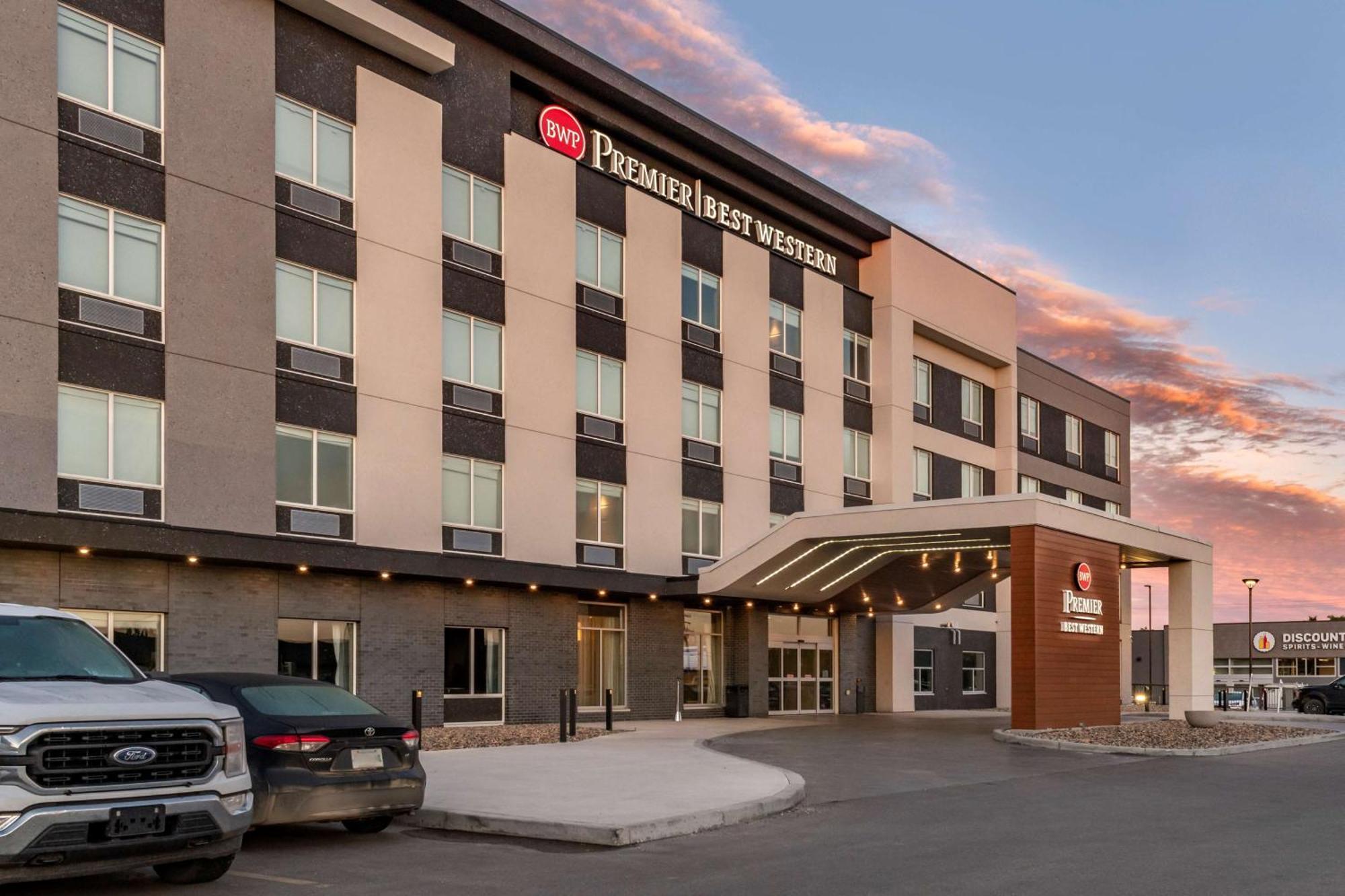 Best Western Premier Prince Albert Exterior photo