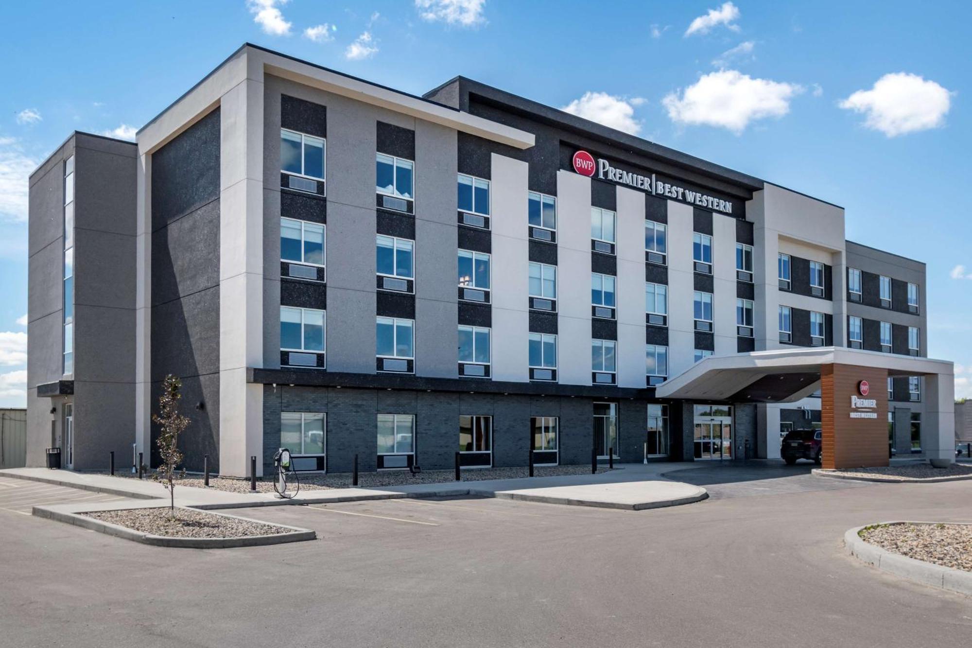 Best Western Premier Prince Albert Exterior photo